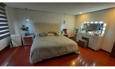 Copia de Venta de hermosa y amplia CASA en el POBLADO, espacios amplios.
