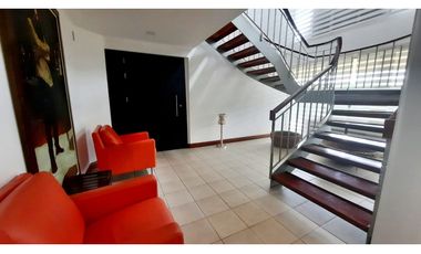 Copia de Venta de hermosa y amplia CASA en el POBLADO, espacios amplios.
