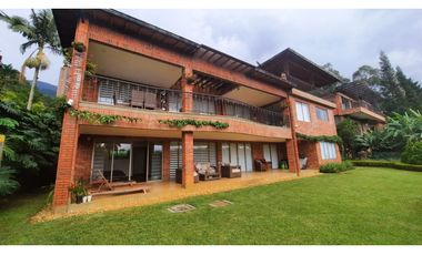 Copia de Venta de hermosa y amplia CASA en el POBLADO, espacios amplios.
