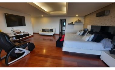 Copia de Venta de hermosa y amplia CASA en el POBLADO, espacios amplios.