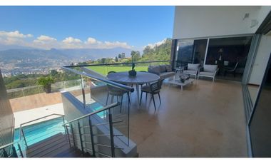 Copia de VENTA de moderna casa con PISCINA en Las Palmas con vista a la ciudad.