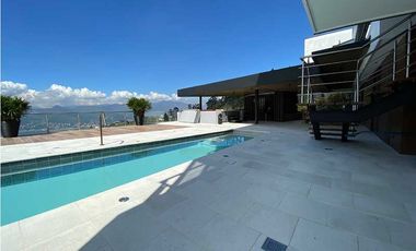 Copia de VENTA de moderna casa con PISCINA en Las Palmas con vista a la ciudad.