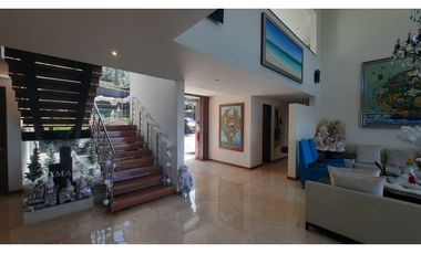 Copia de VENTA de moderna casa con PISCINA en Las Palmas con vista a la ciudad.