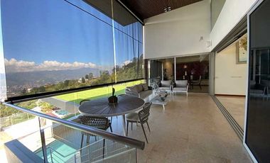 Copia de VENTA de moderna casa con PISCINA en Las Palmas con vista a la ciudad.