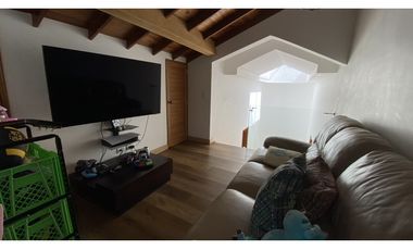 Copia de VENTA DE AMPLIA CASA CON TERRAZA Y JARDIN EN EL POBLADO, LOS BALSOS.