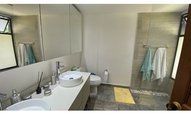Copia de VENTA DE AMPLIA CASA CON TERRAZA Y JARDIN EN EL POBLADO, LOS BALSOS.