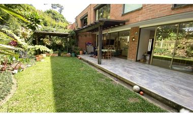 Copia de VENTA DE AMPLIA CASA CON TERRAZA Y JARDIN EN EL POBLADO, LOS BALSOS.