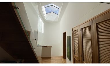 Copia de VENTA DE AMPLIA CASA CON TERRAZA Y JARDIN EN EL POBLADO, LOS BALSOS.