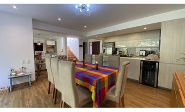 Copia de VENTA DE AMPLIA CASA CON TERRAZA Y JARDIN EN EL POBLADO, LOS BALSOS.