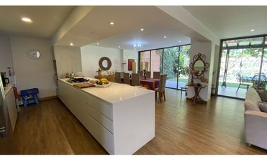Copia de VENTA DE AMPLIA CASA CON TERRAZA Y JARDIN EN EL POBLADO, LOS BALSOS.