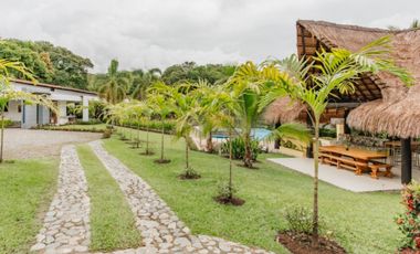 VENTA de moderna FINCA en San Jerónimo, sector El Hato. Unidad cerrada