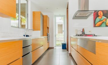 VENTA de moderna FINCA en San Jerónimo, sector El Hato. Unidad cerrada