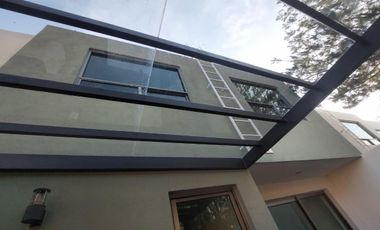Casa en Venta en Altozano Fraccionamiento privado con áreas verdes