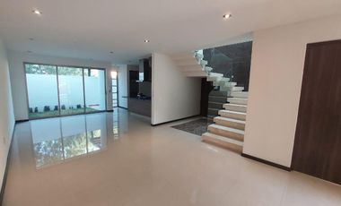 Casa en Venta en Altozano Fraccionamiento privado con áreas verdes