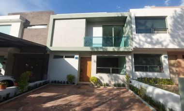 Casa en Venta en Altozano Fraccionamiento privado con áreas verdes