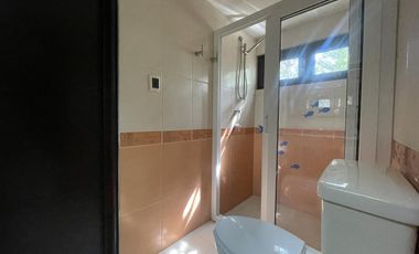 Casa en RENTA en esquina sobre avenida principal en Costa de Oro
