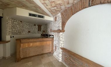 Casa en RENTA en esquina sobre avenida principal en Costa de Oro