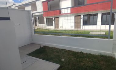 VENTA CASA  MITAD DEL MUNDO DENTRO DE CONJUNTO