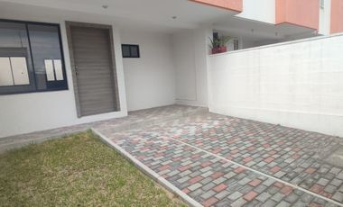 VENTA CASA LLANO GRANDE EN CONJUNTO