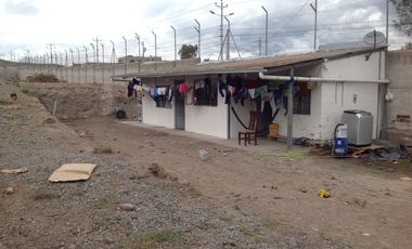 Renta terreno de 20.835m2 con cerramiento y oficina en la Mitad del Mundo