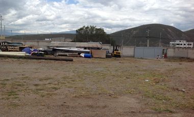 Renta terreno de 20.835m2 con cerramiento y oficina en la Mitad del Mundo
