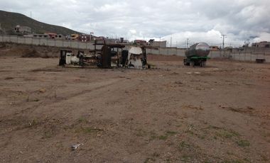 Renta terreno de 20.835m2 con cerramiento y oficina en la Mitad del Mundo