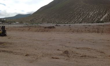 Renta terreno de 20.835m2 con cerramiento y oficina en la Mitad del Mundo