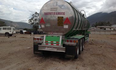 Renta terreno de 20.835m2 con cerramiento y oficina en la Mitad del Mundo