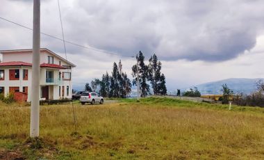 TERRENO EN VENTA EN CONSTANTINO FERNÁNDEZ. AMBATO