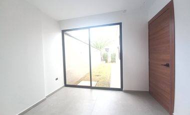 CASA EN VENTA-URBANIZACIÓN EN TUMBACO