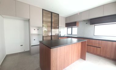 CASA EN VENTA-URBANIZACIÓN EN TUMBACO