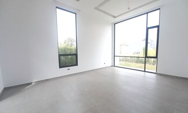 CASA EN VENTA-URBANIZACIÓN EN TUMBACO
