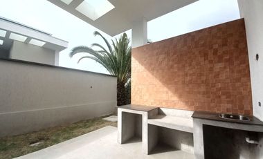 CASA EN VENTA-URBANIZACIÓN EN TUMBACO