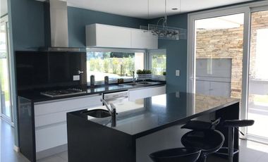 ESPECTACULAR CASA EN RUMENCO