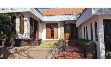 VENTA DE HERMOSA CASA DE CATEGORA EN CENTRO DE SAN MARTN – MENDOZA
