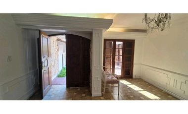VENTA DE HERMOSA CASA DE CATEGORA EN CENTRO DE SAN MARTN – MENDOZA