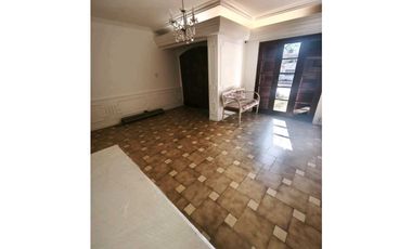 VENTA DE HERMOSA CASA DE CATEGORA EN CENTRO DE SAN MARTN – MENDOZA