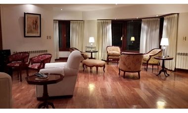 Residencia espectacular-Barrio Los Troncos