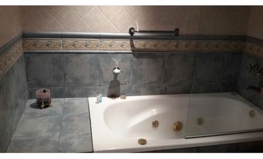 Residencia espectacular-Barrio Los Troncos