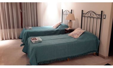 Residencia espectacular-Barrio Los Troncos