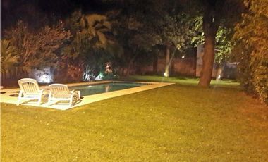 Residencia espectacular-Barrio Los Troncos