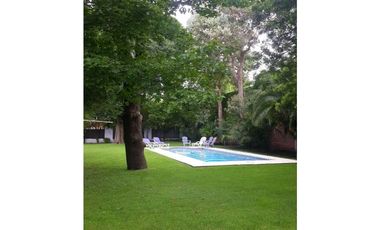 Residencia espectacular-Barrio Los Troncos