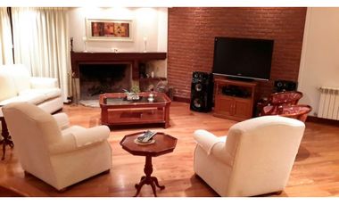 Residencia espectacular-Barrio Los Troncos