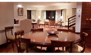 Residencia espectacular-Barrio Los Troncos