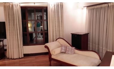 Residencia espectacular-Barrio Los Troncos