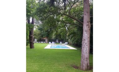 Residencia espectacular-Barrio Los Troncos