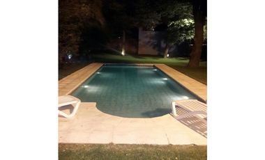 Residencia espectacular-Barrio Los Troncos