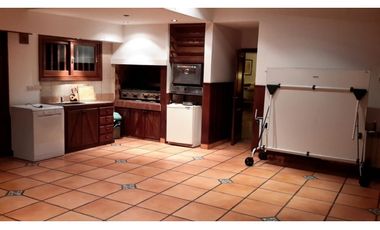 Residencia espectacular-Barrio Los Troncos