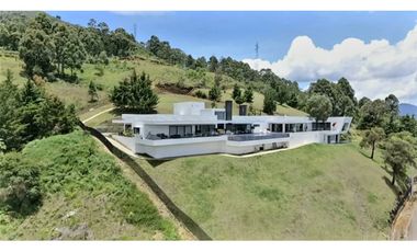 VENTA de CASA MANSIÓN en el Poblado - Palmas, 1 nivel. Pedido $16.000
