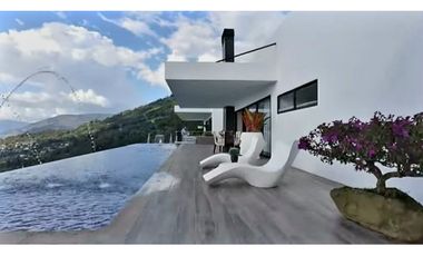 VENTA de CASA MANSIÓN en el Poblado - Palmas, 1 nivel. Pedido $16.000